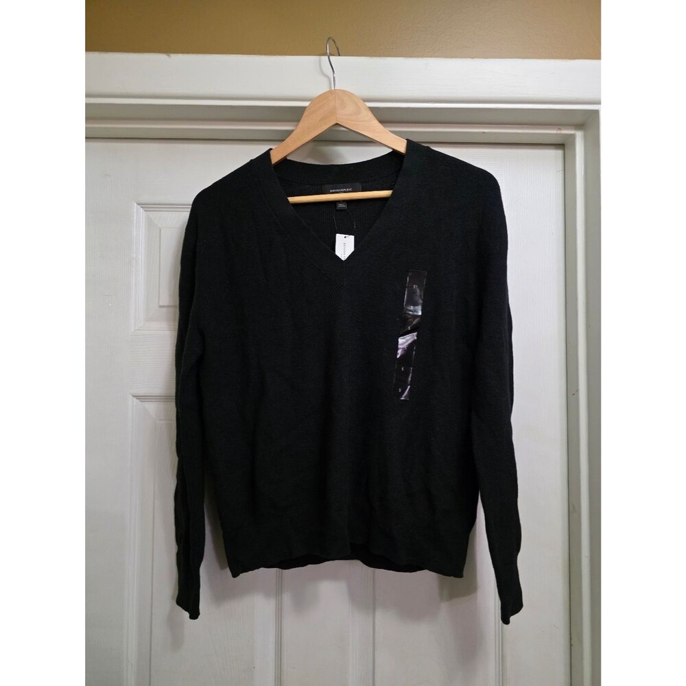 Banana Republic Factory Black Ribbed Lightweight V-Neck Knit Sweater (S)